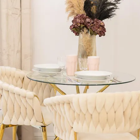 Lux Studio In By Renters Prestige *