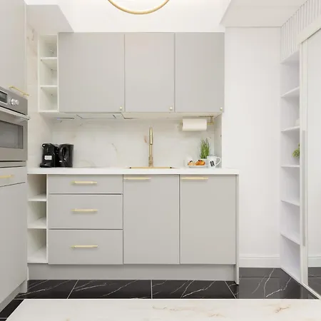 Lux Studio In By Renters Prestige *